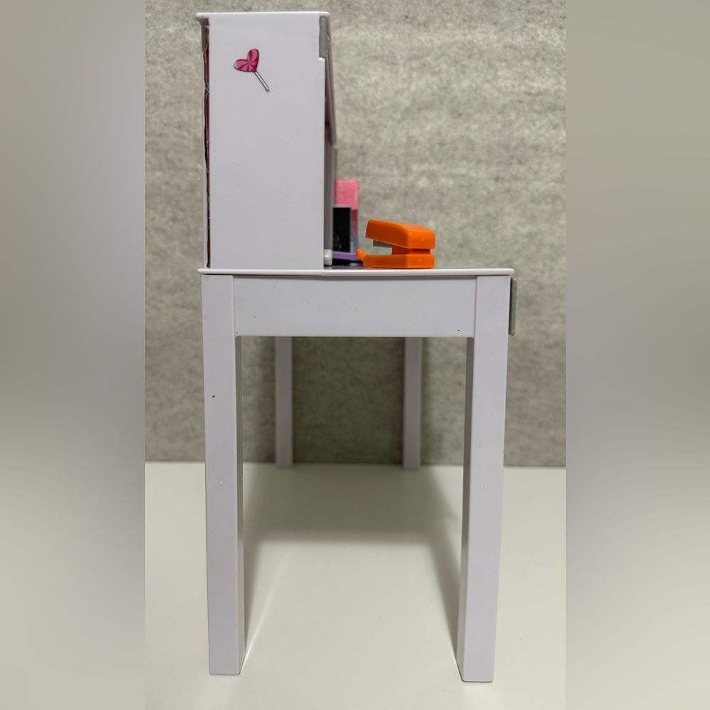 My Life Desk and assorted accessories for 18” dolls - Picture 6 of 11